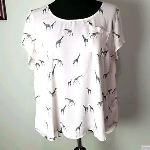 Torrid giraffe print button back blouse
